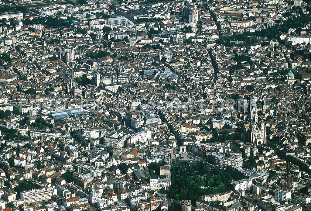 Artisan RGE intervenant à Dijon (Côte-d'Or) pour la rénovation énergétique : pompe à chaleur, panneaux solaires, isolation — réseau Be Nergie